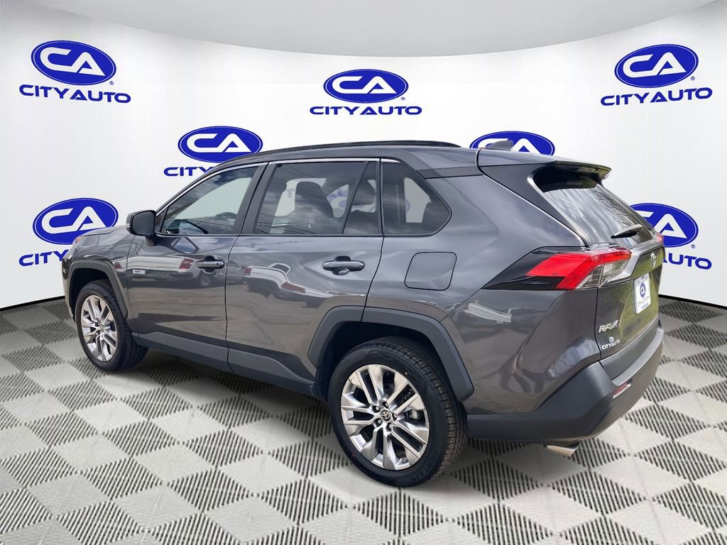 Used 2021 Toyota RAV4 XLE Premium image 5