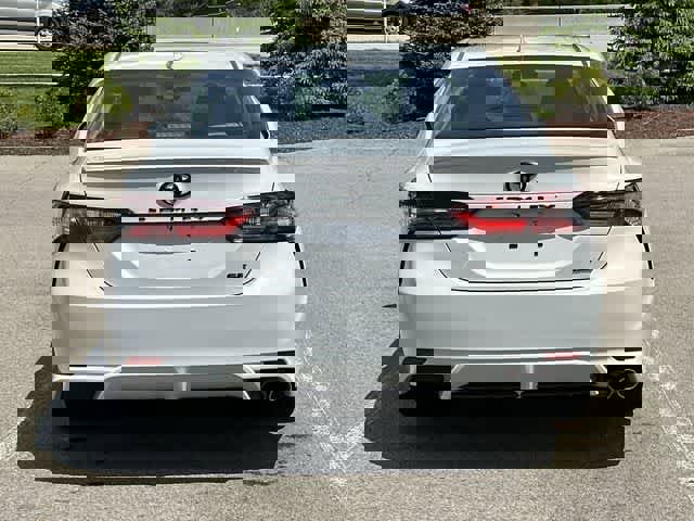 Used 2024 Toyota Camry SE FWD image 4