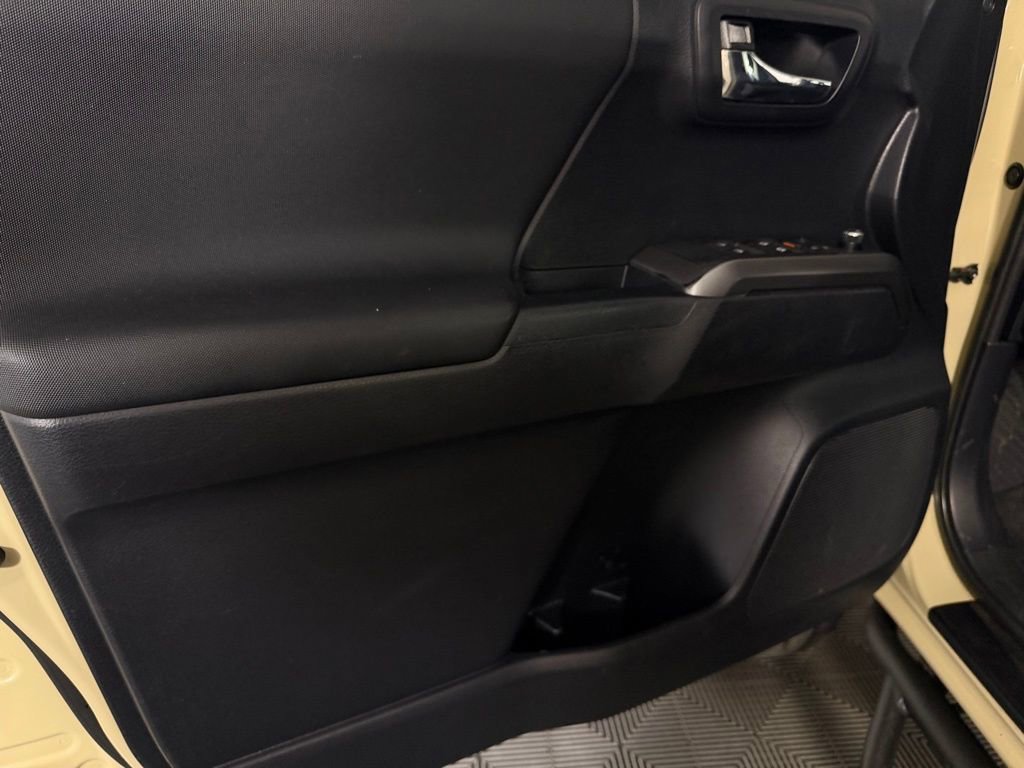 Used 2018 Toyota Tacoma TRD Sport AWD/4WD image 24