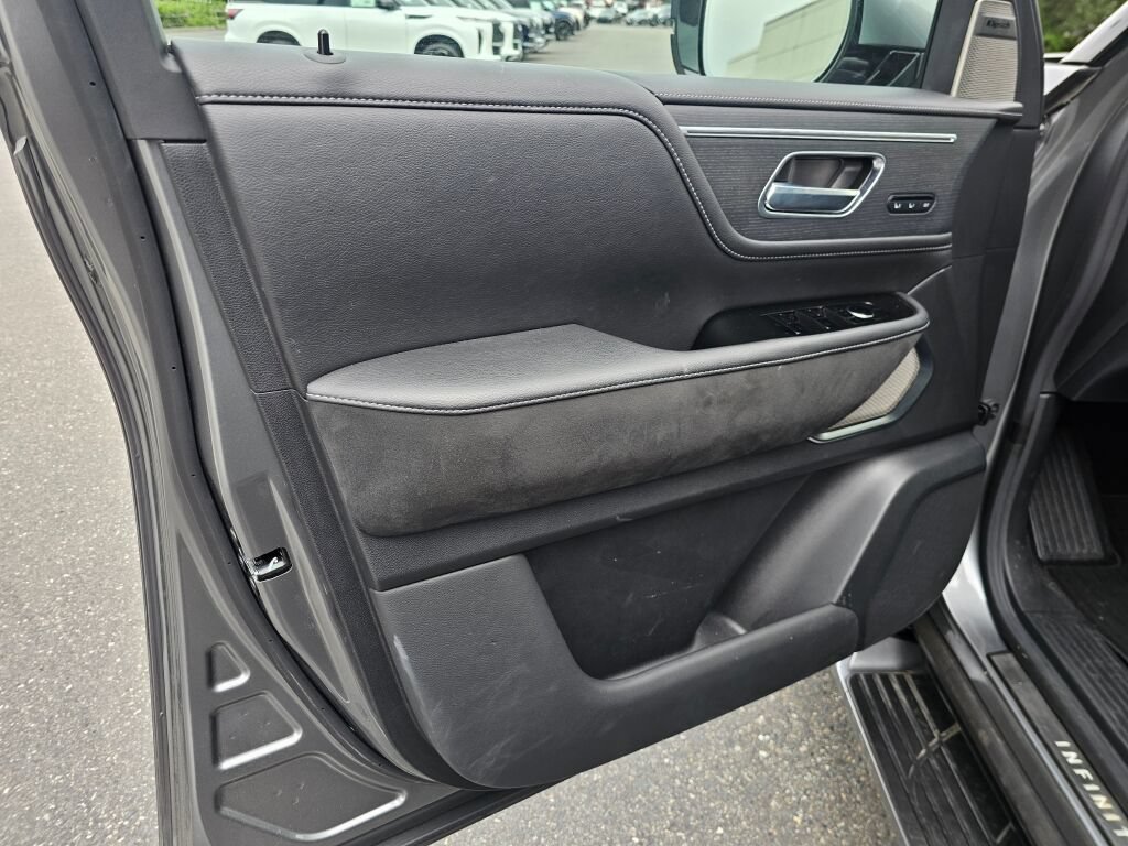 Used 2025 INFINITI QX80 Sensory AWD/4WD image 24