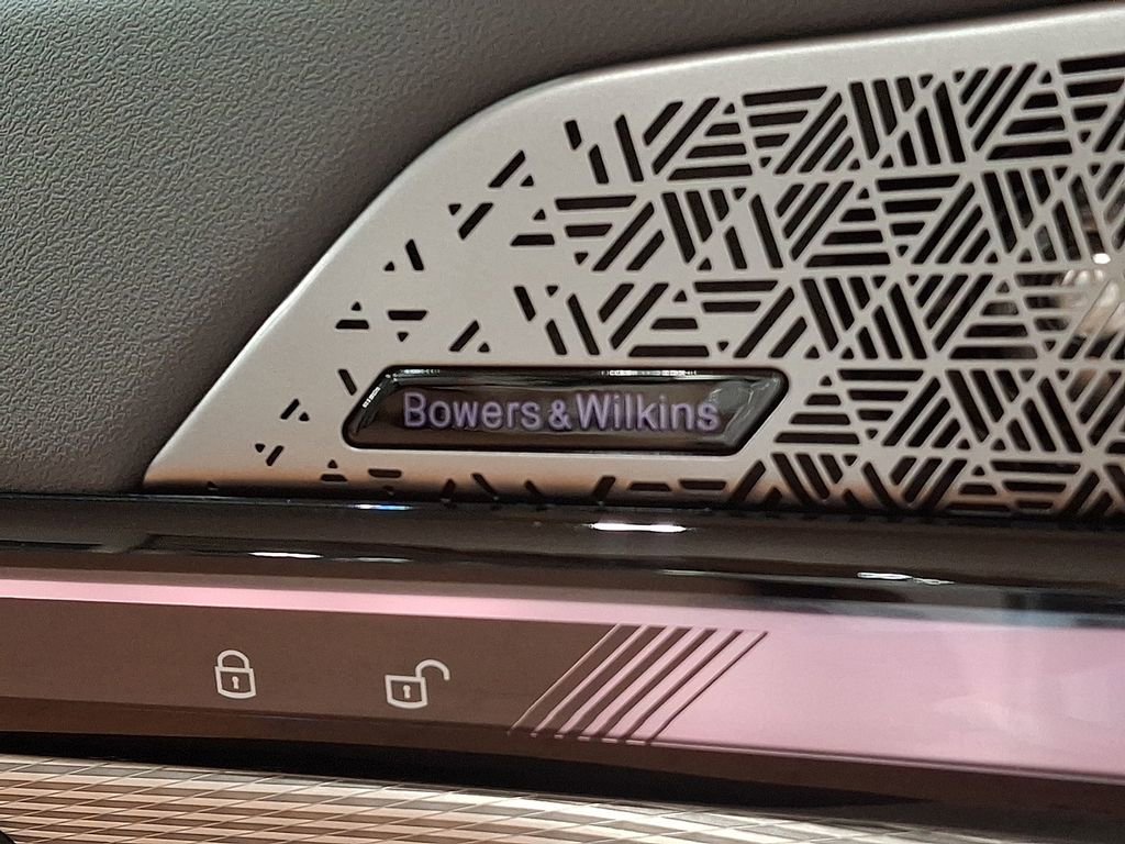 Used 2025 BMW i5 xDrive40 image 24