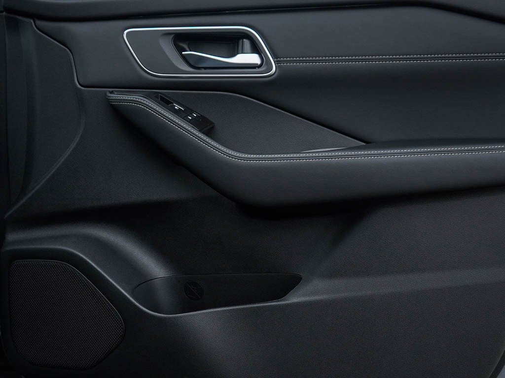 New 2026 Nissan Rogue Platinum image 10