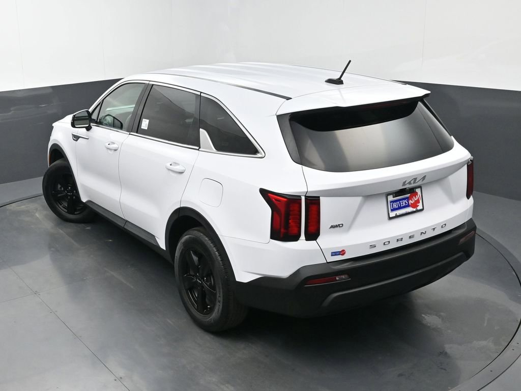 Used 2022 Kia Sorento LX image 32