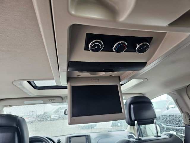 Used 2015 Chrysler Town & Country Limited FWD image 25