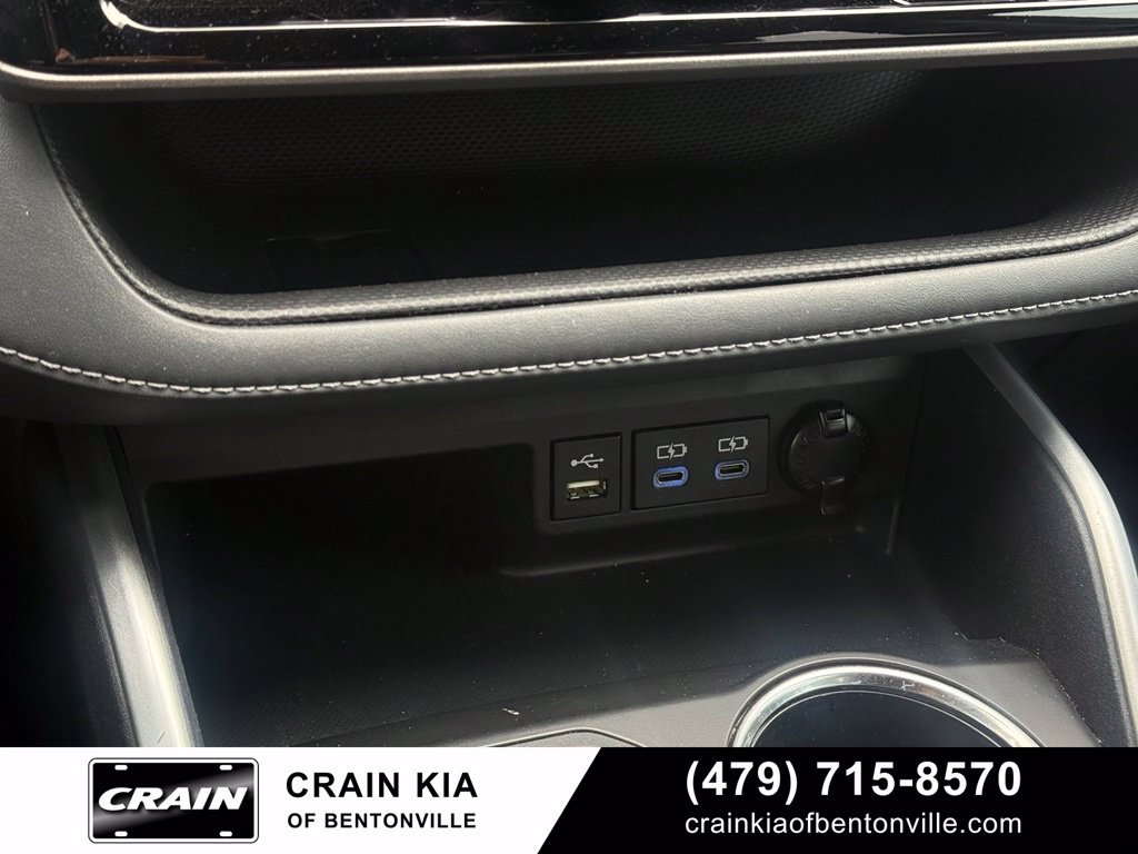 Used 2022 Toyota Highlander LE AWD/4WD image 18
