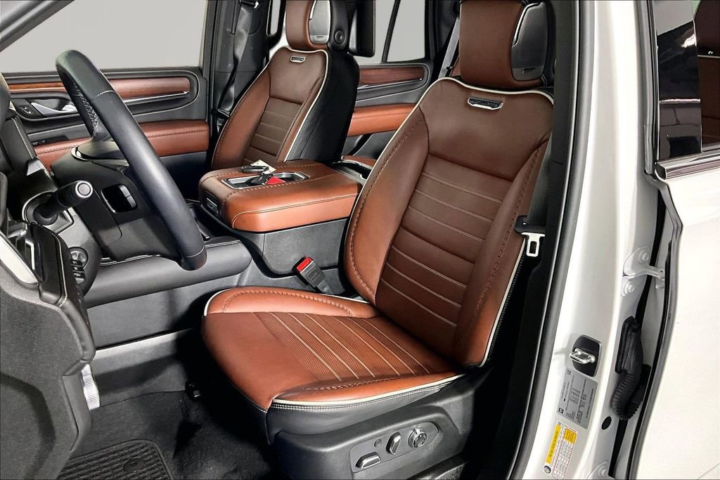 Certified 2024 GMC Yukon Denali Ultimate w/ LPO, Illumination Package AWD/4WD image 20