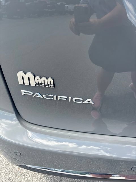 Used 2025 Chrysler Pacifica Select AWD/4WD image 21