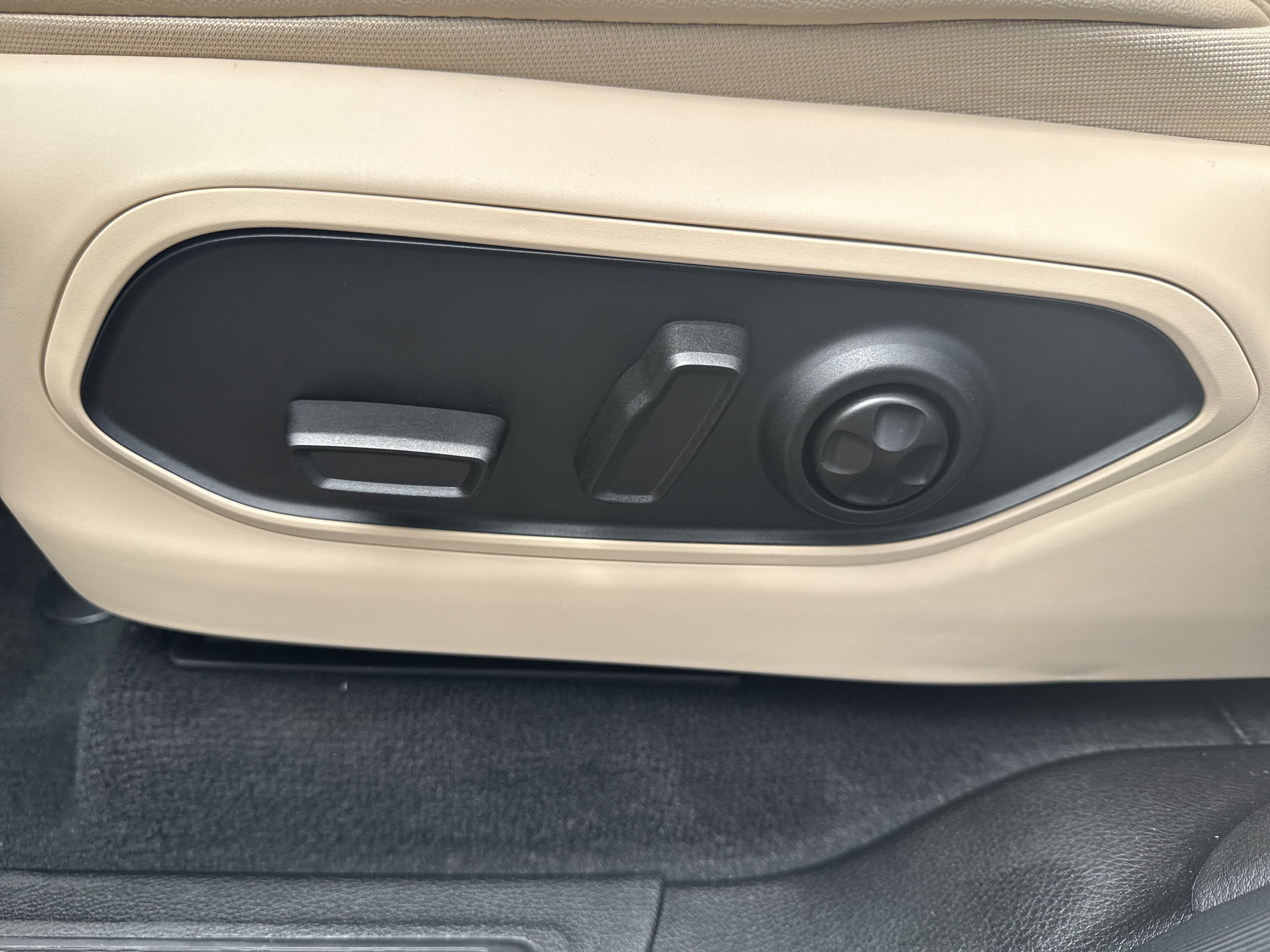 New 2026 Jeep Grand Cherokee Limited RWD image 10