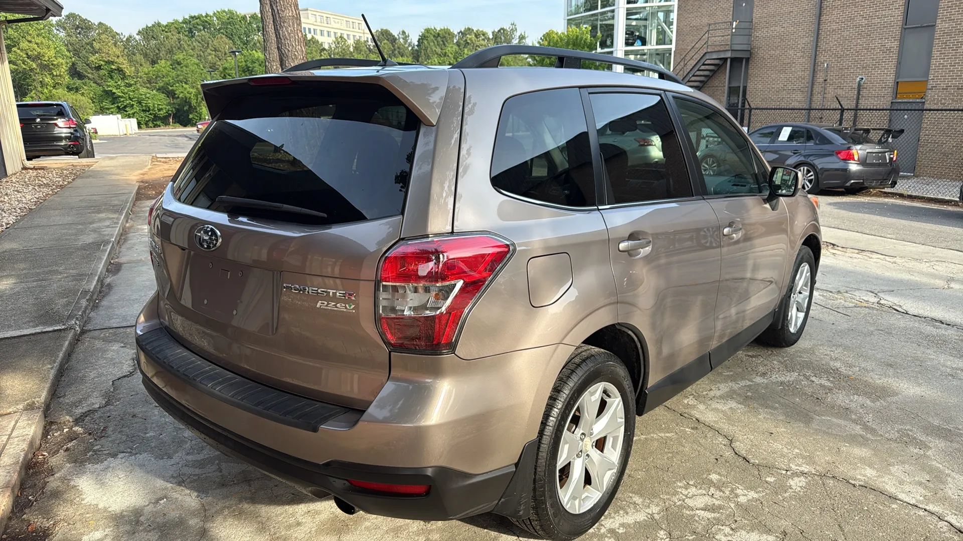 Used 2015 Subaru Forester 2.5i Limited AWD/4WD image 5