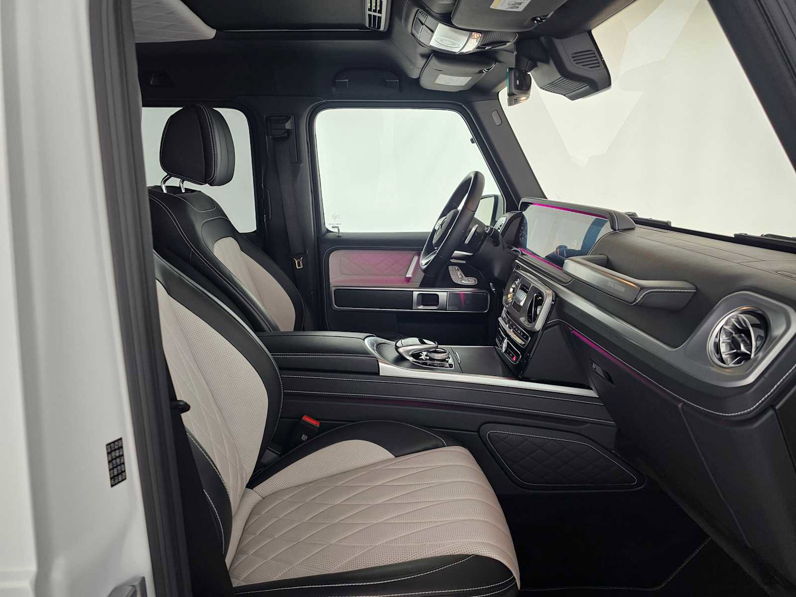 Used 2024 Mercedes-Benz G 550 image 10