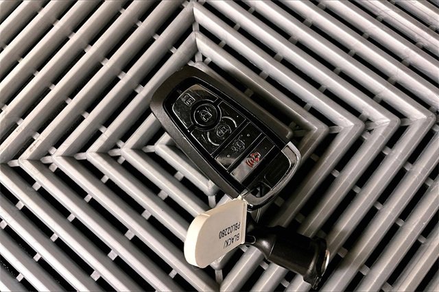 Used 2023 Lincoln Nautilus Reserve w/ Monochromatic Package image 10