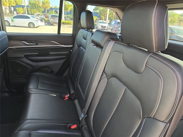 Used 2025 Jeep Grand Cherokee Limited w/ Black Appearance Package RWD image 8