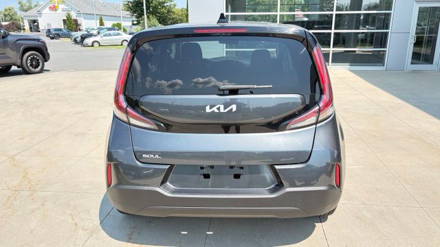 Used 2023 Kia Soul LX w/ Option Group 015 FWD image 6