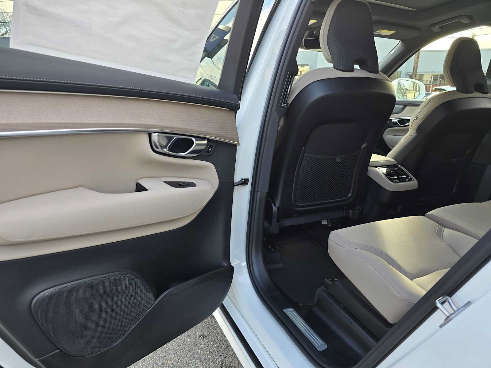 New 2026 Volvo XC90 B6 Plus w/ Protection Package Premier AWD/4WD image 23