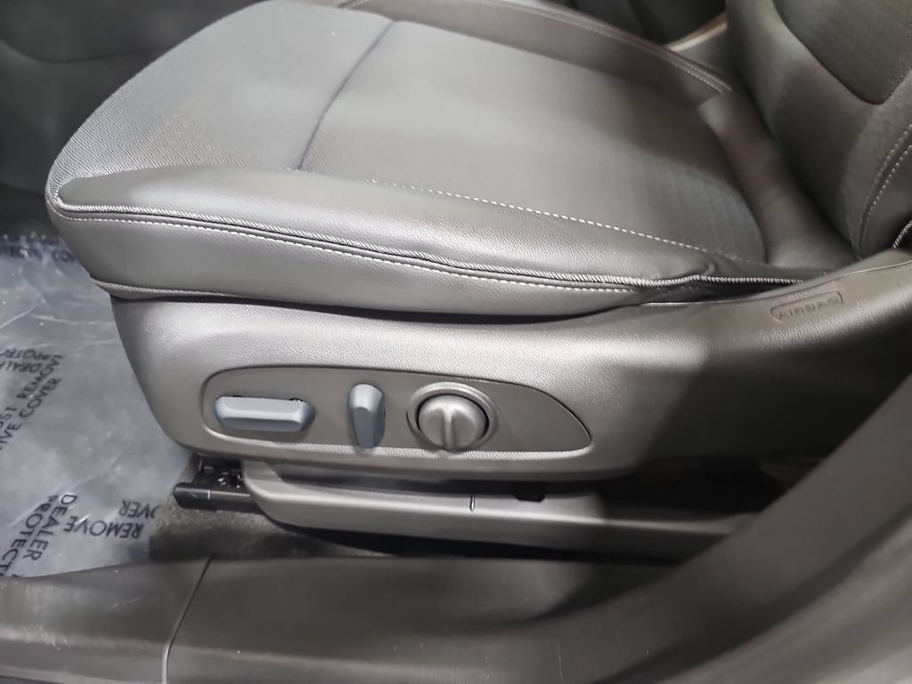 Certified 2025 Buick Encore GX Preferred w/ Comfort Package FWD image 33