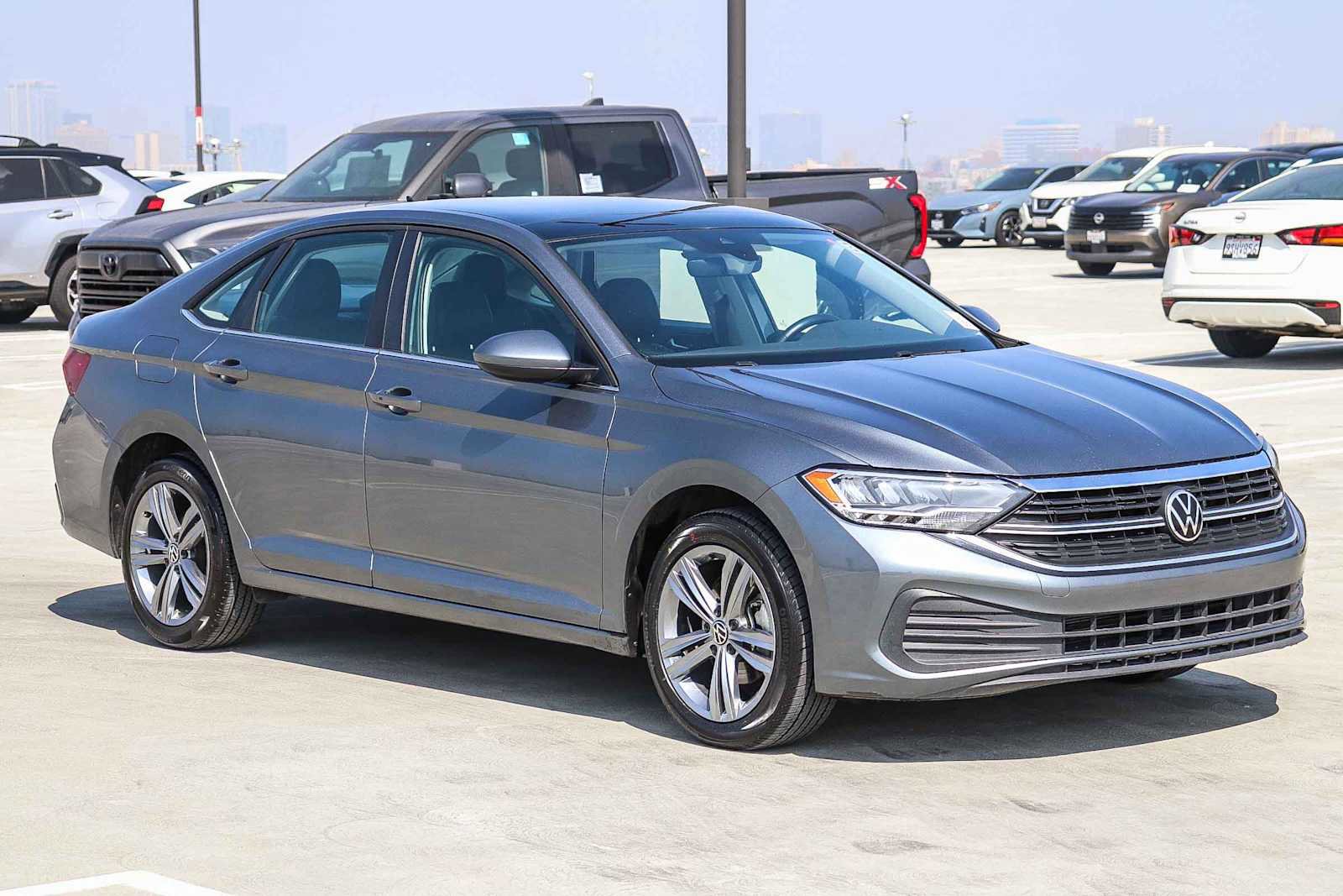 Used 2024 Volkswagen Jetta SE image 3