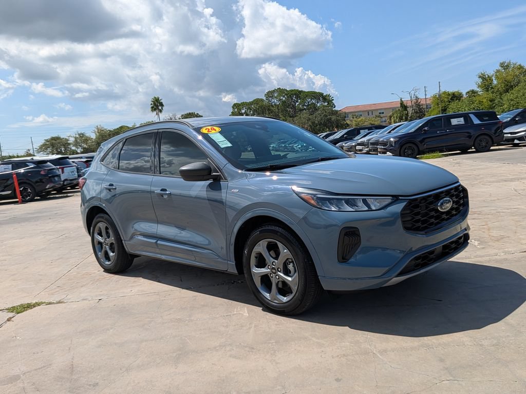 Used 2024 Ford Escape ST-Line w/ Tech Pack #1 FWD image 2