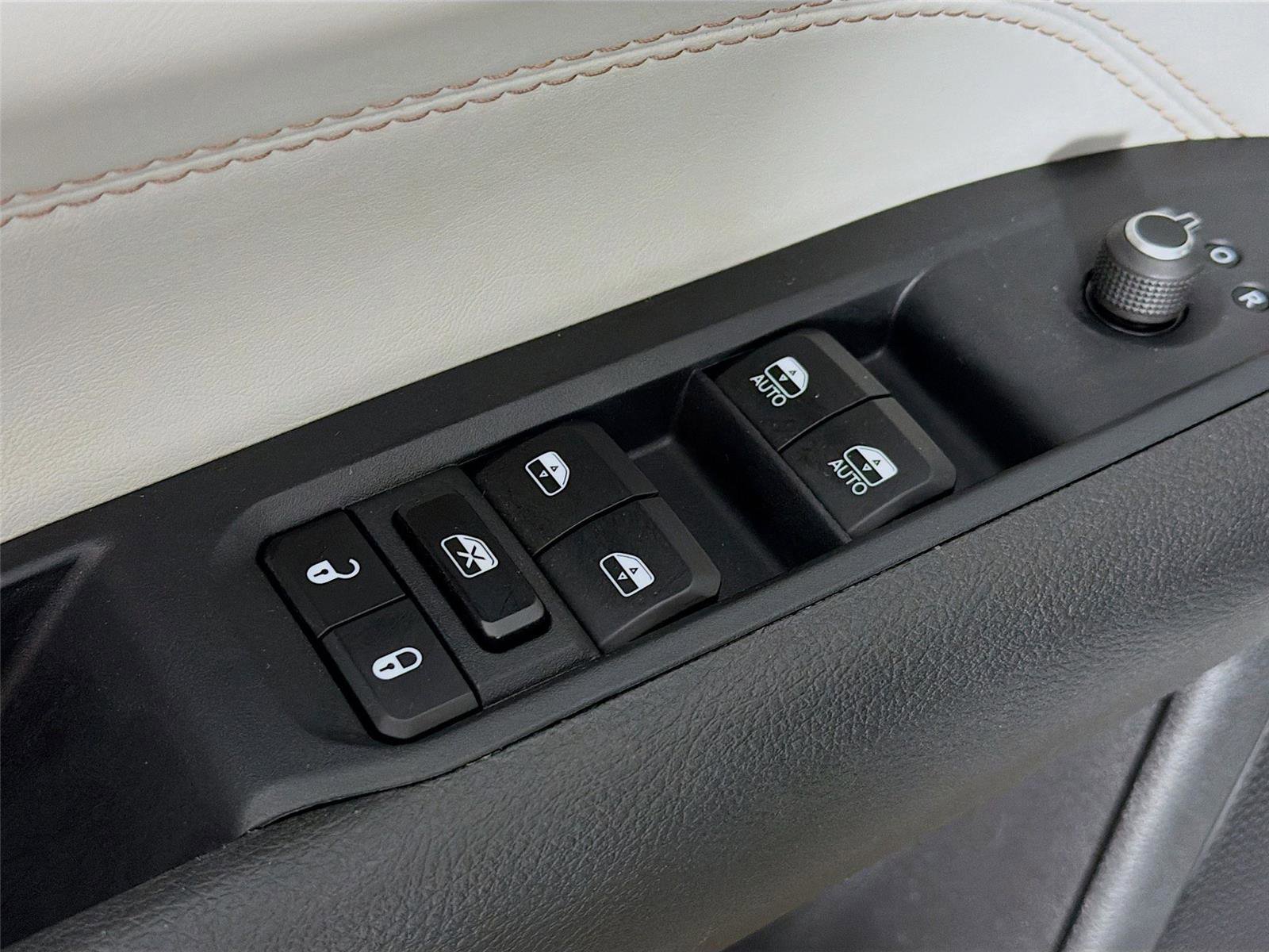 Used 2025 Jeep Compass Limited AWD/4WD image 18