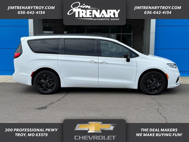 Used 2024 Chrysler Pacifica Premium FWD image 1