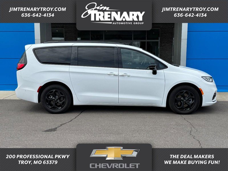 Used 2024 Chrysler Pacifica Premium FWD image 1