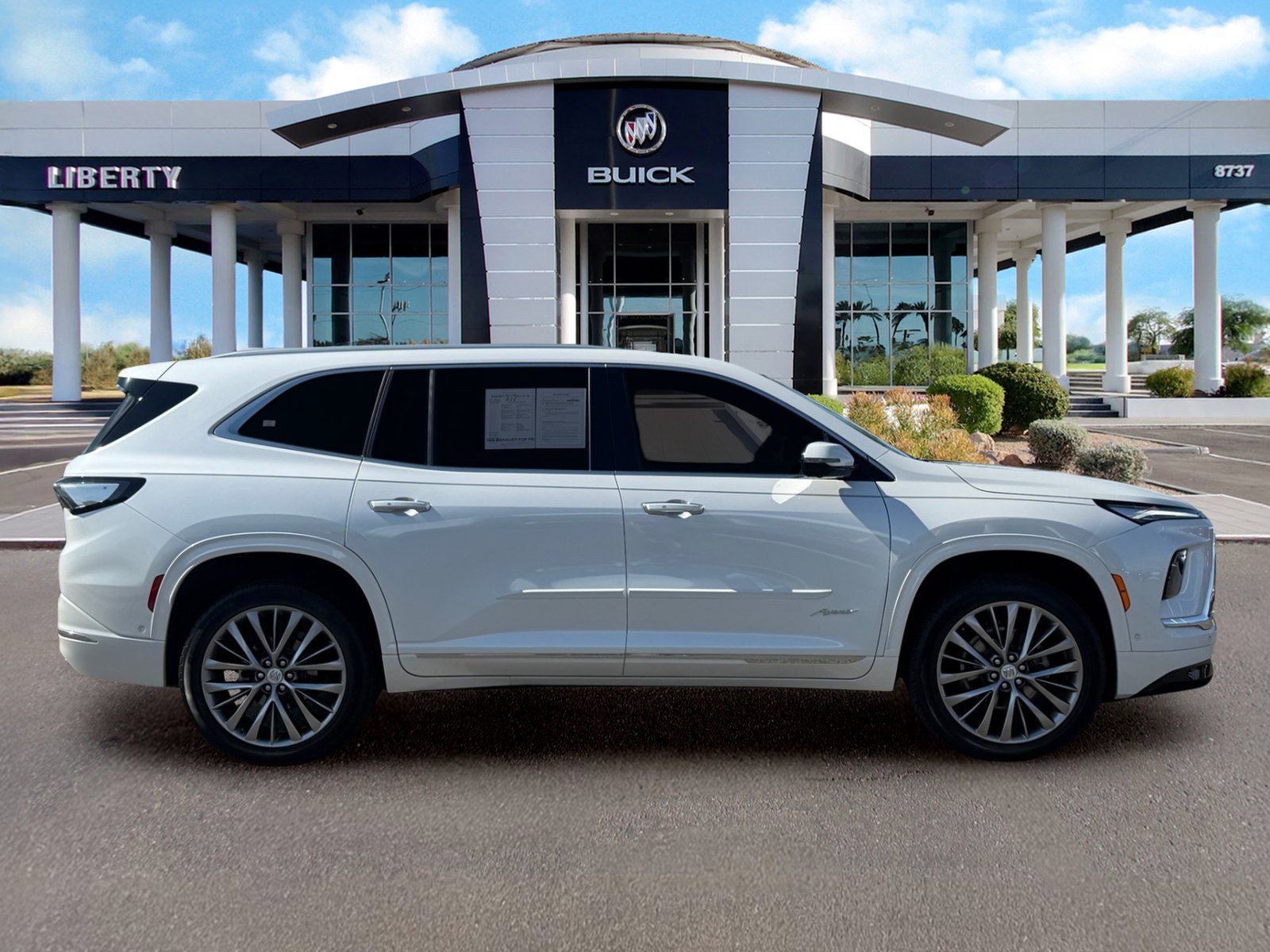 Used 2025 Buick Enclave Avenir w/ Super Cruise Package FWD image 2