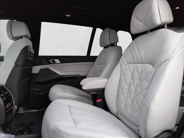 Used 2026 BMW X7 xDrive40i w/ M Sport Package AWD/4WD image 16