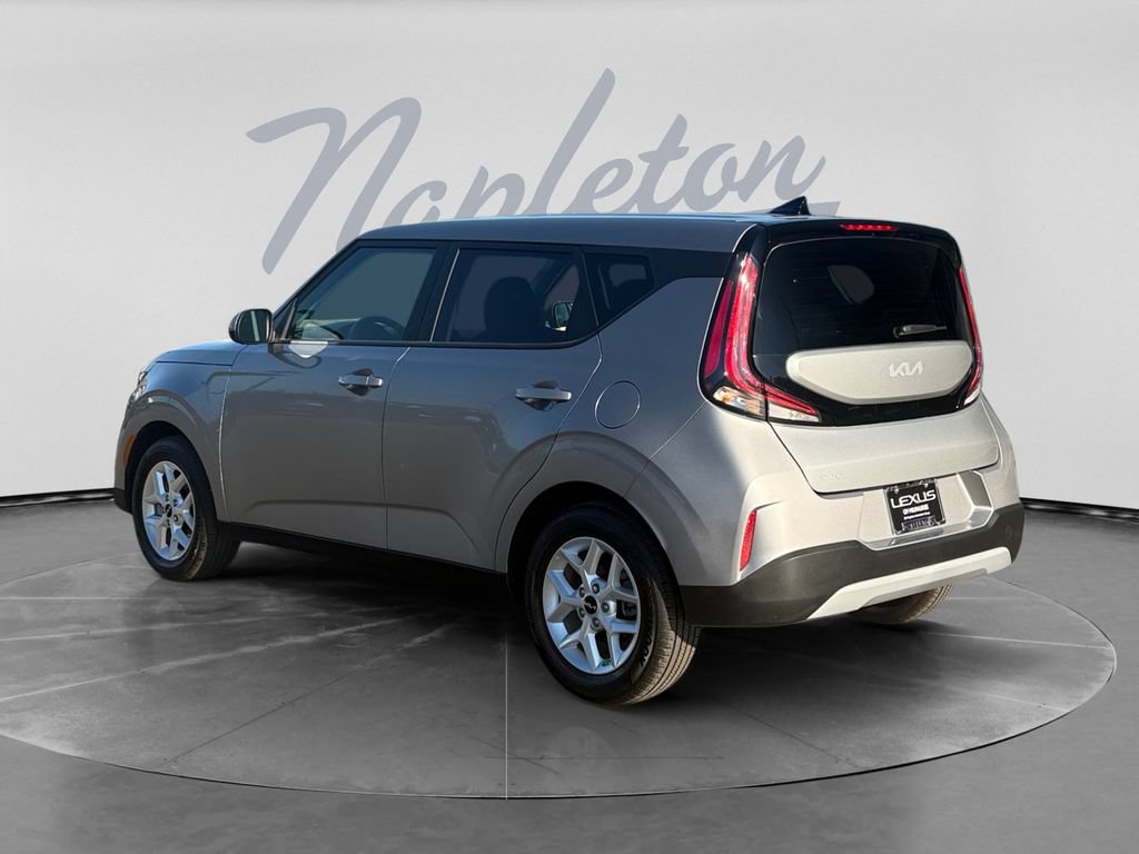Used 2025 Kia Soul LX w/ LX Technology Package FWD image 6