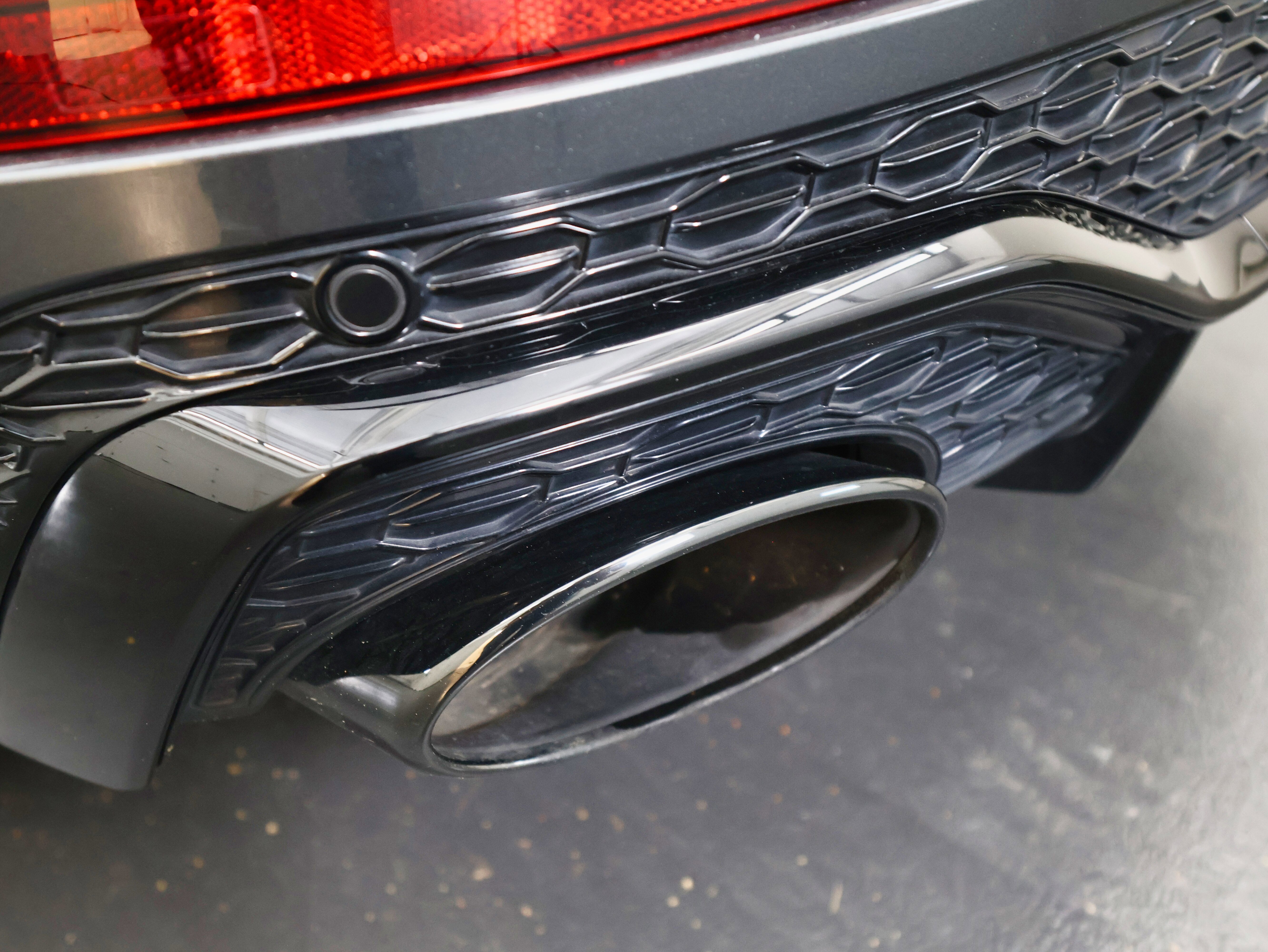 Used 2022 Audi RS Q8 w/ Black Optic Package image 17