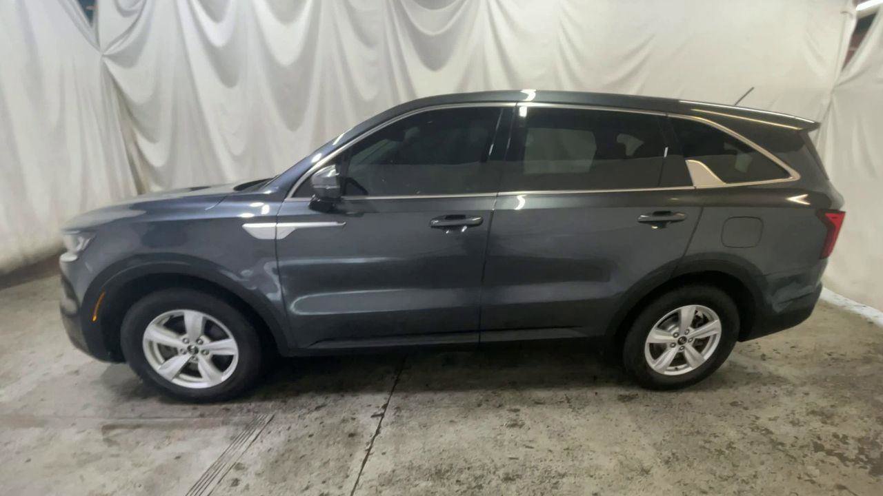 Used 2021 Kia Sorento LX image 5