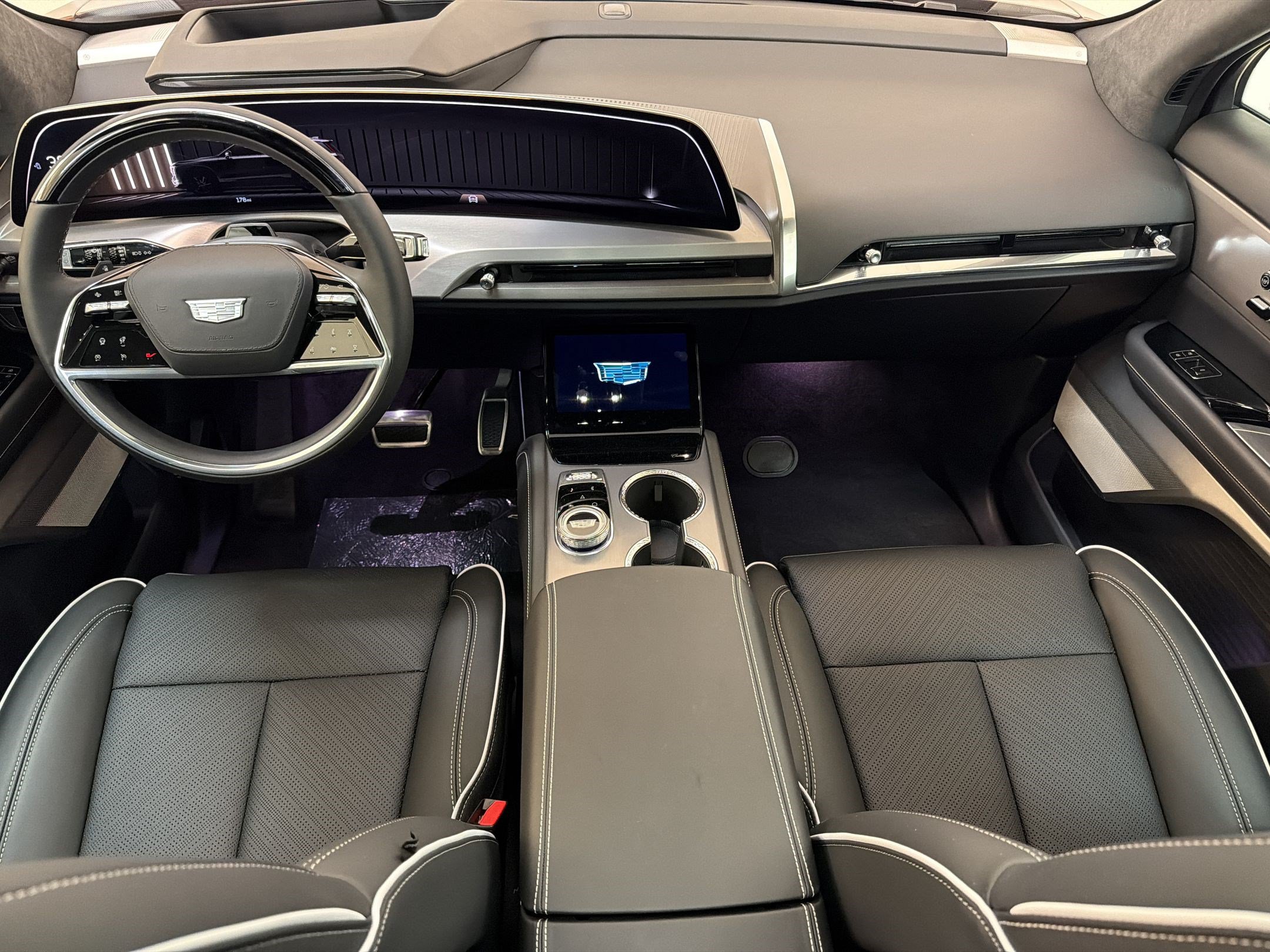 New 2027 Cadillac Vistiq Sport AWD/4WD image 16