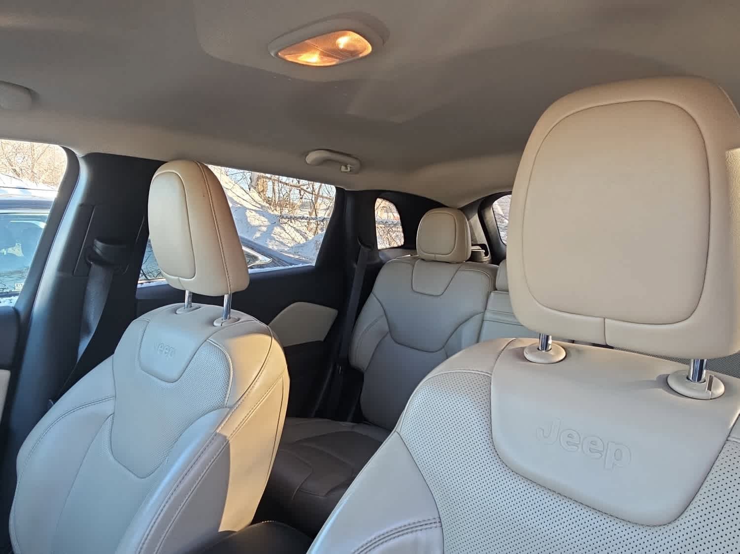 Used 2016 Jeep Cherokee Limited w/ Luxury Group image 6