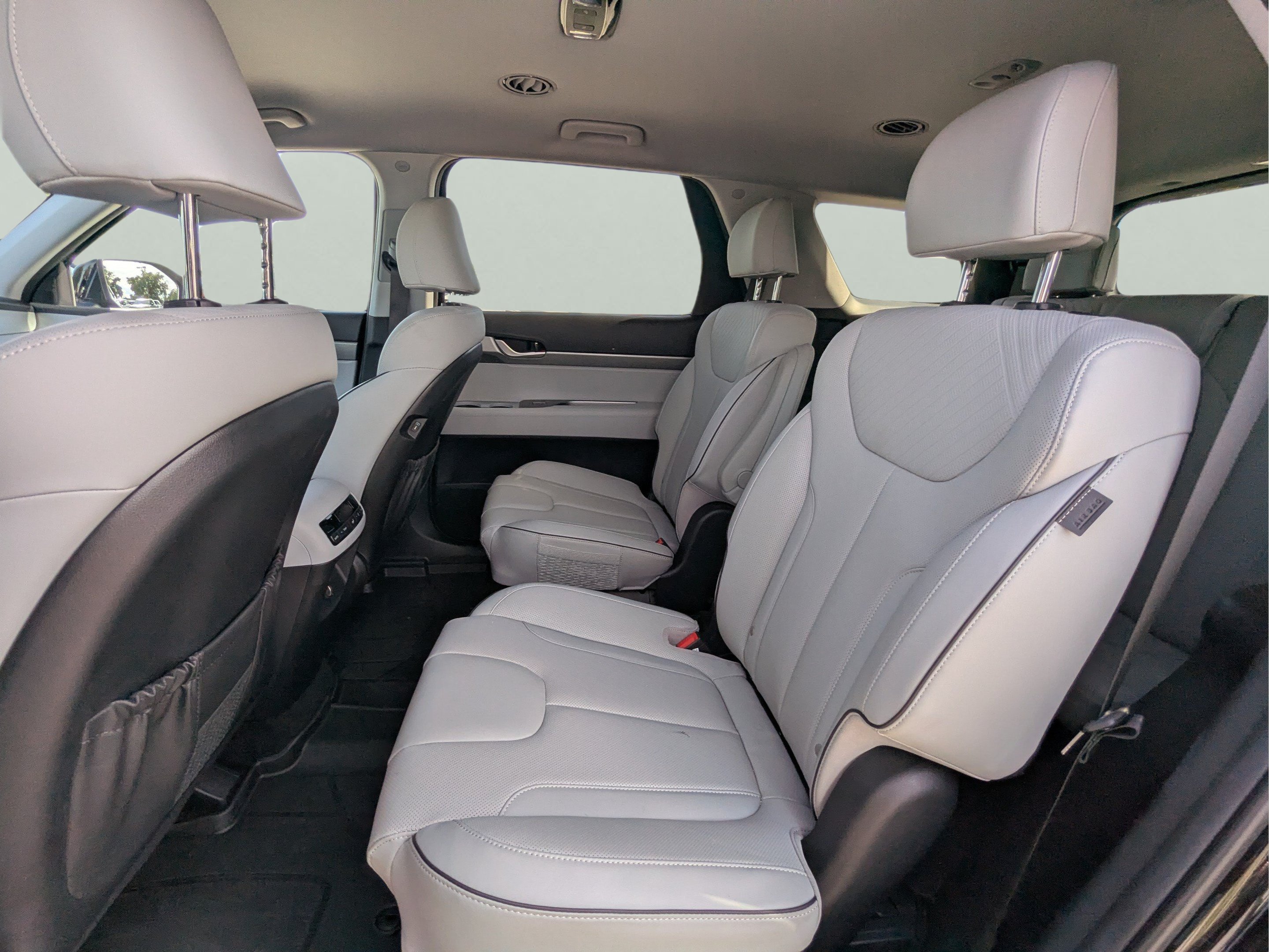 Used 2025 Hyundai Palisade SEL FWD image 13