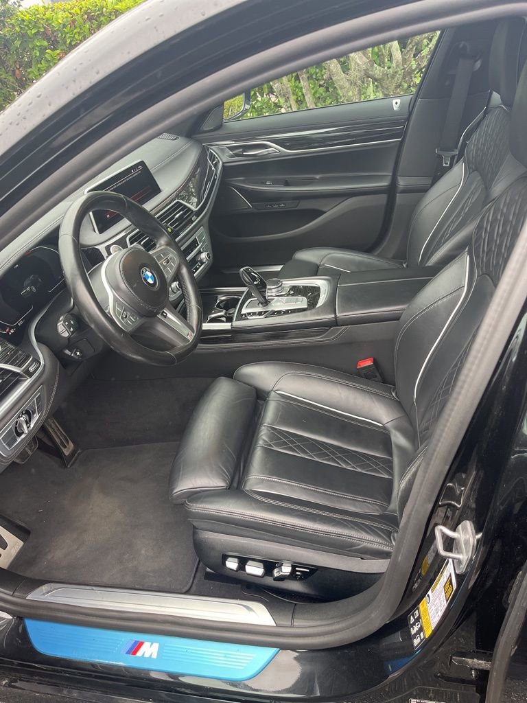Used 2022 BMW 740i xDrive w/ M Sport Package image 9