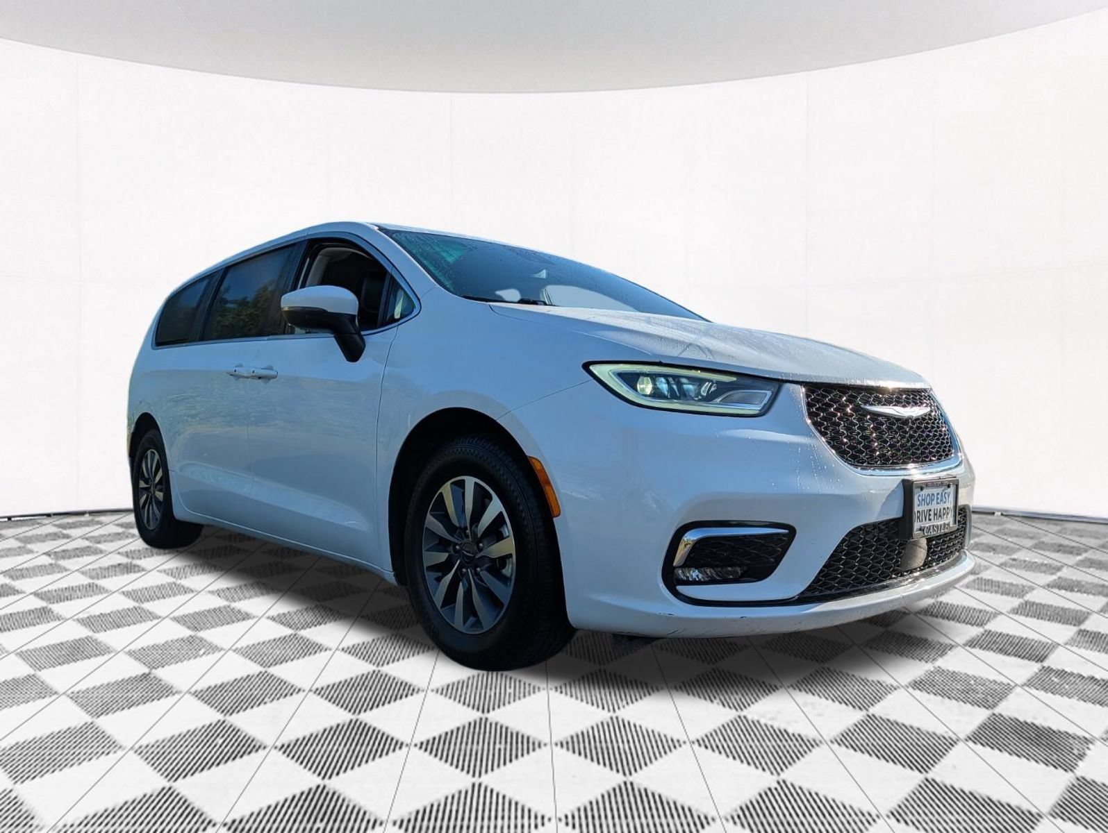 Used 2023 Chrysler Pacifica Touring-L FWD image 15
