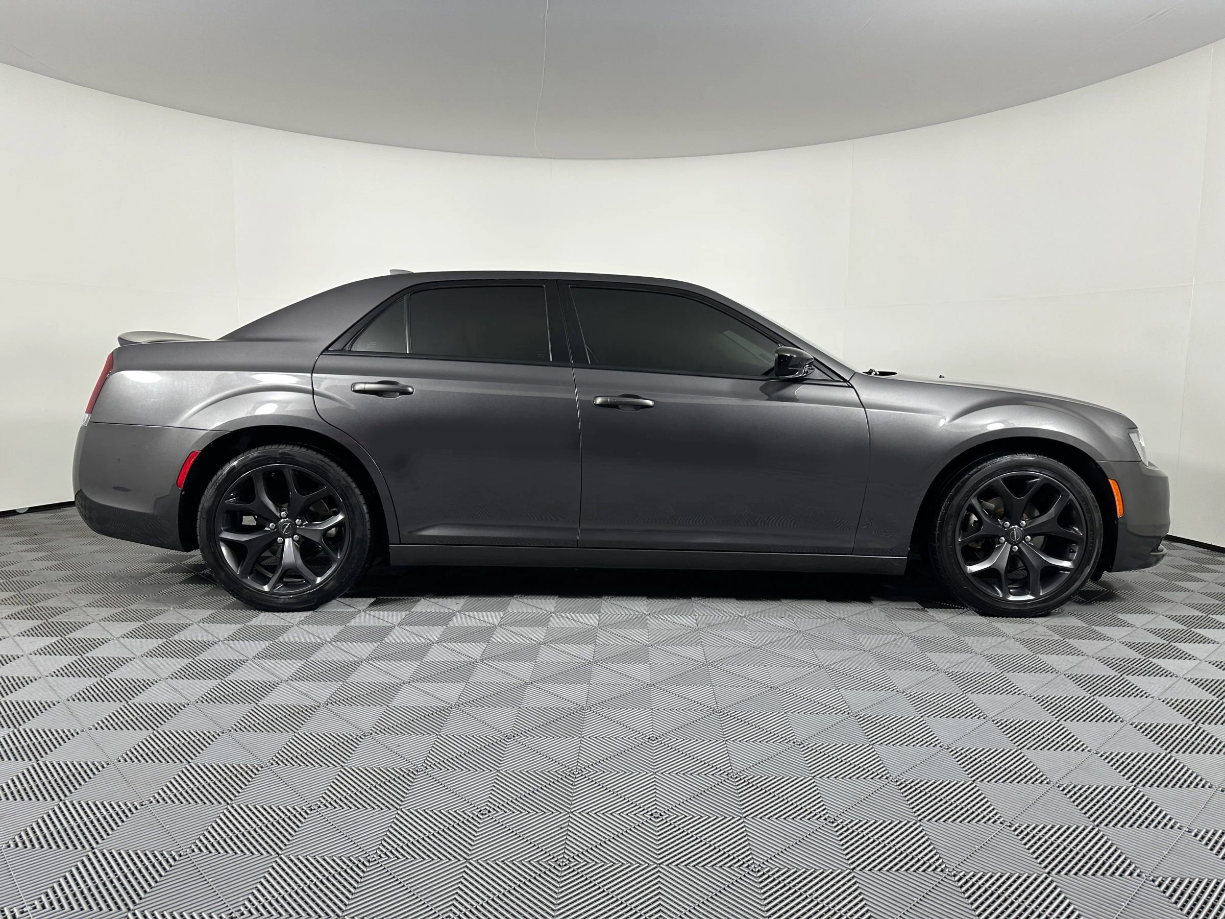 Used 2021 Chrysler 300 Touring w/ Sport Appearance Package RWD image 7