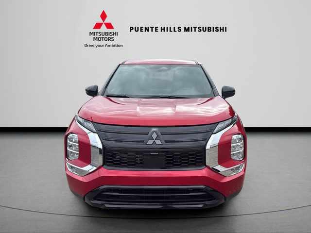 New 2026 Mitsubishi Outlander LE FWD image 2