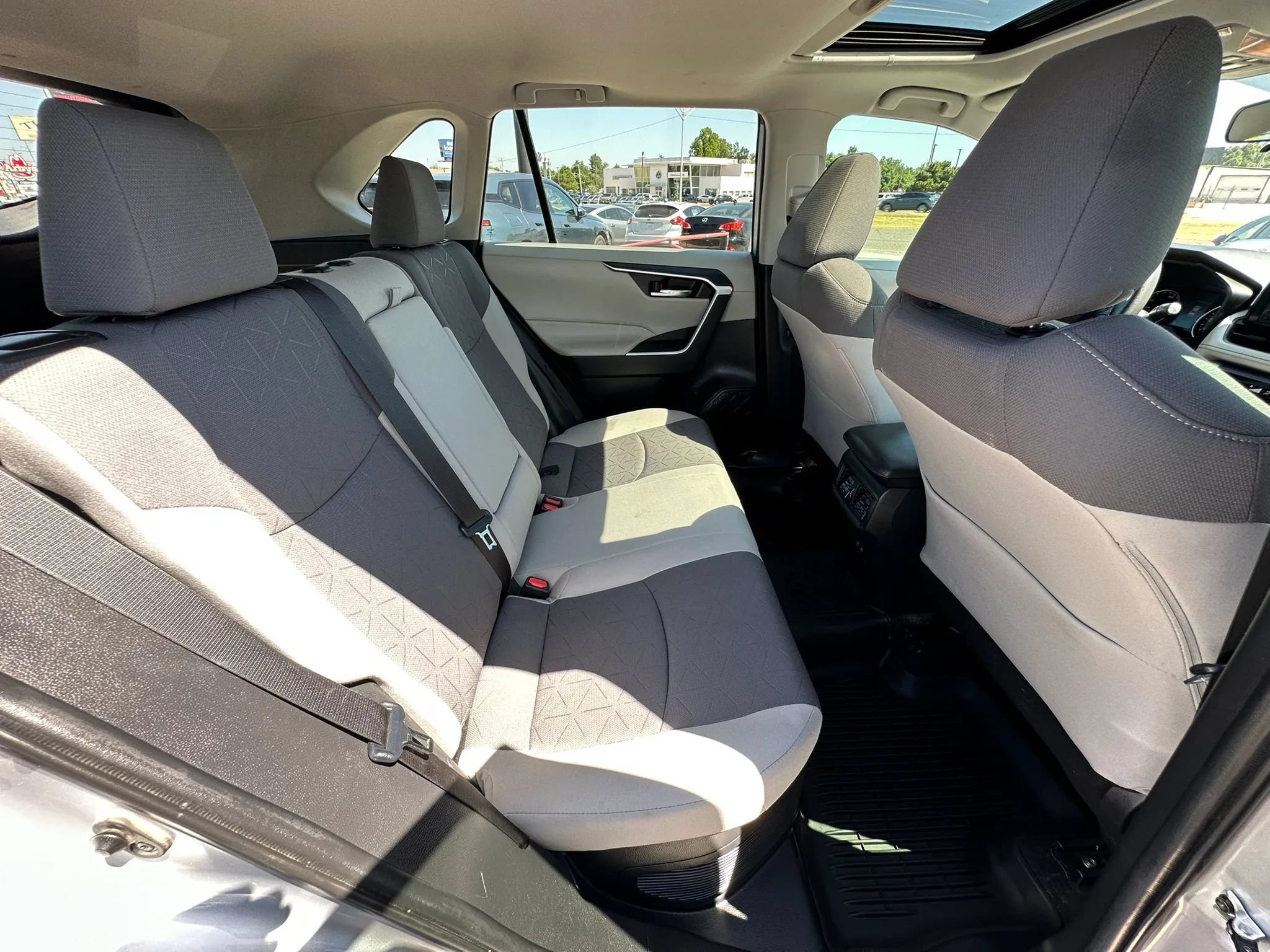 Used 2021 Toyota RAV4 XLE w/ Convenience Package AWD/4WD image 14