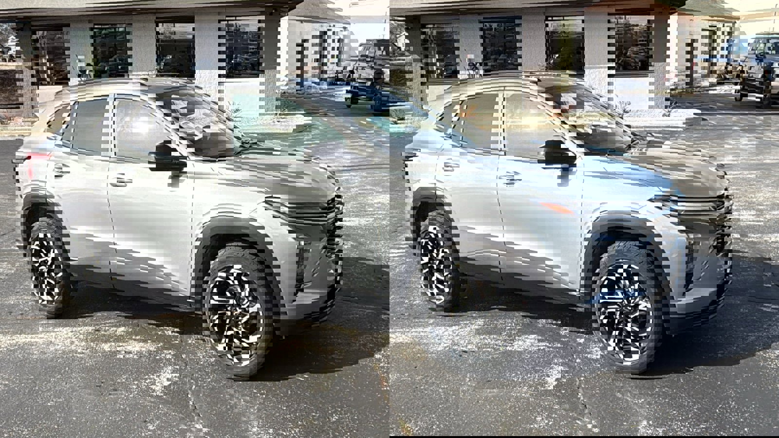 Used 2025 Chevrolet Trax RS w/ Driver Confidence Package image 1