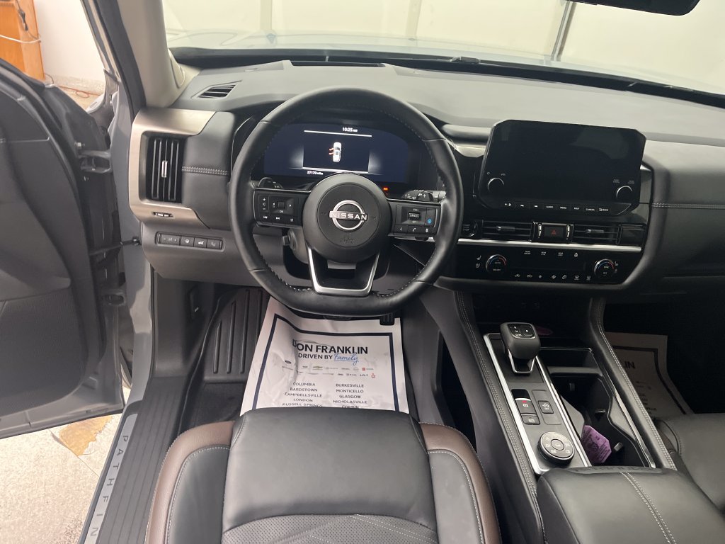 Certified 2025 Nissan Pathfinder Platinum w/ Cargo Package AWD/4WD image 15
