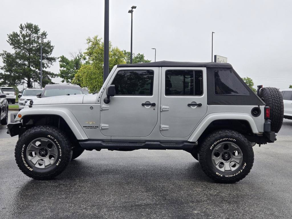 Used 2012 Jeep Wrangler Unlimited Sahara w/ Connectivity Group AWD/4WD image 11