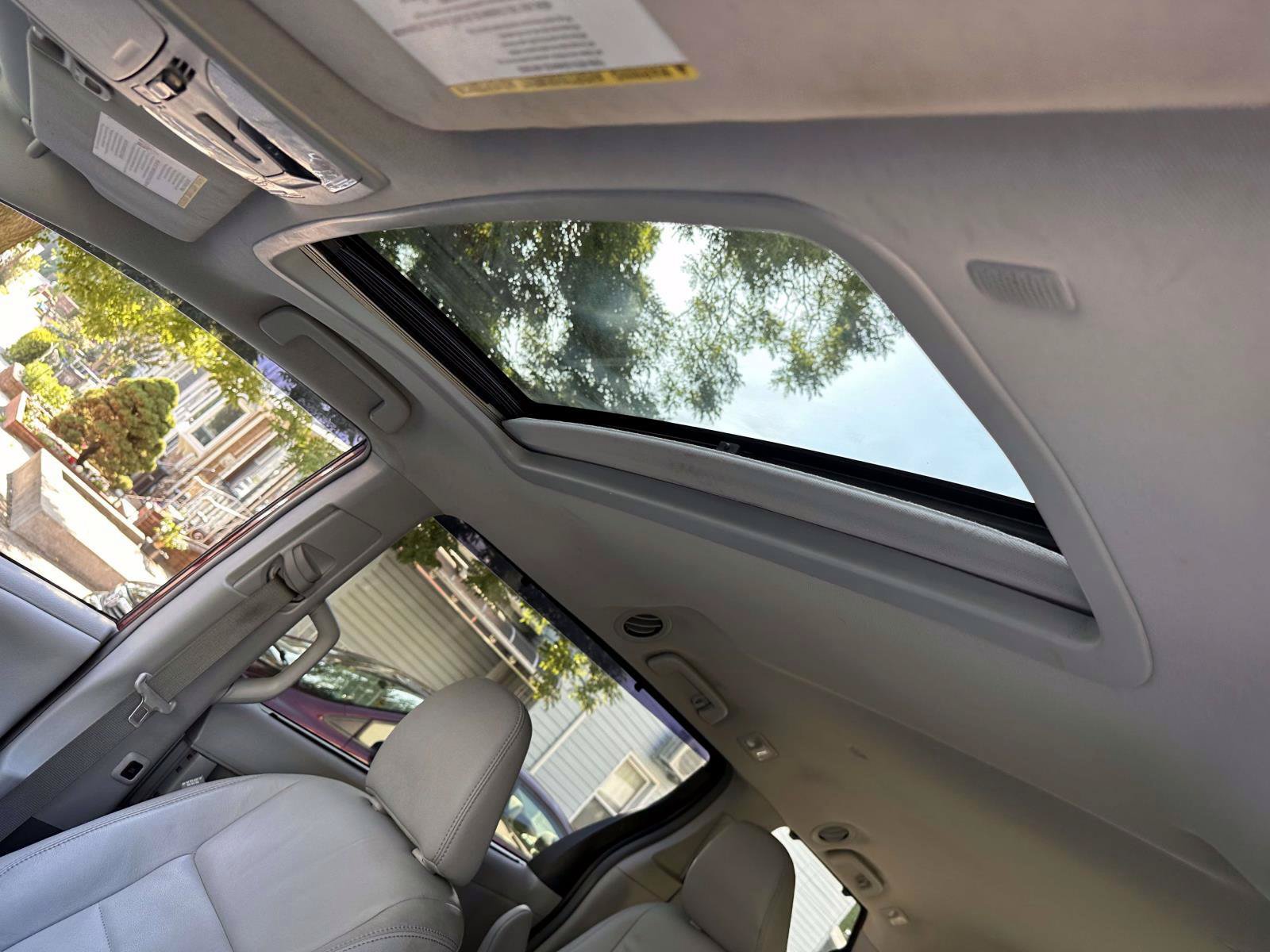 Certified 2019 Toyota Sienna XLE w/ XLE Navigation Package FWD image 12