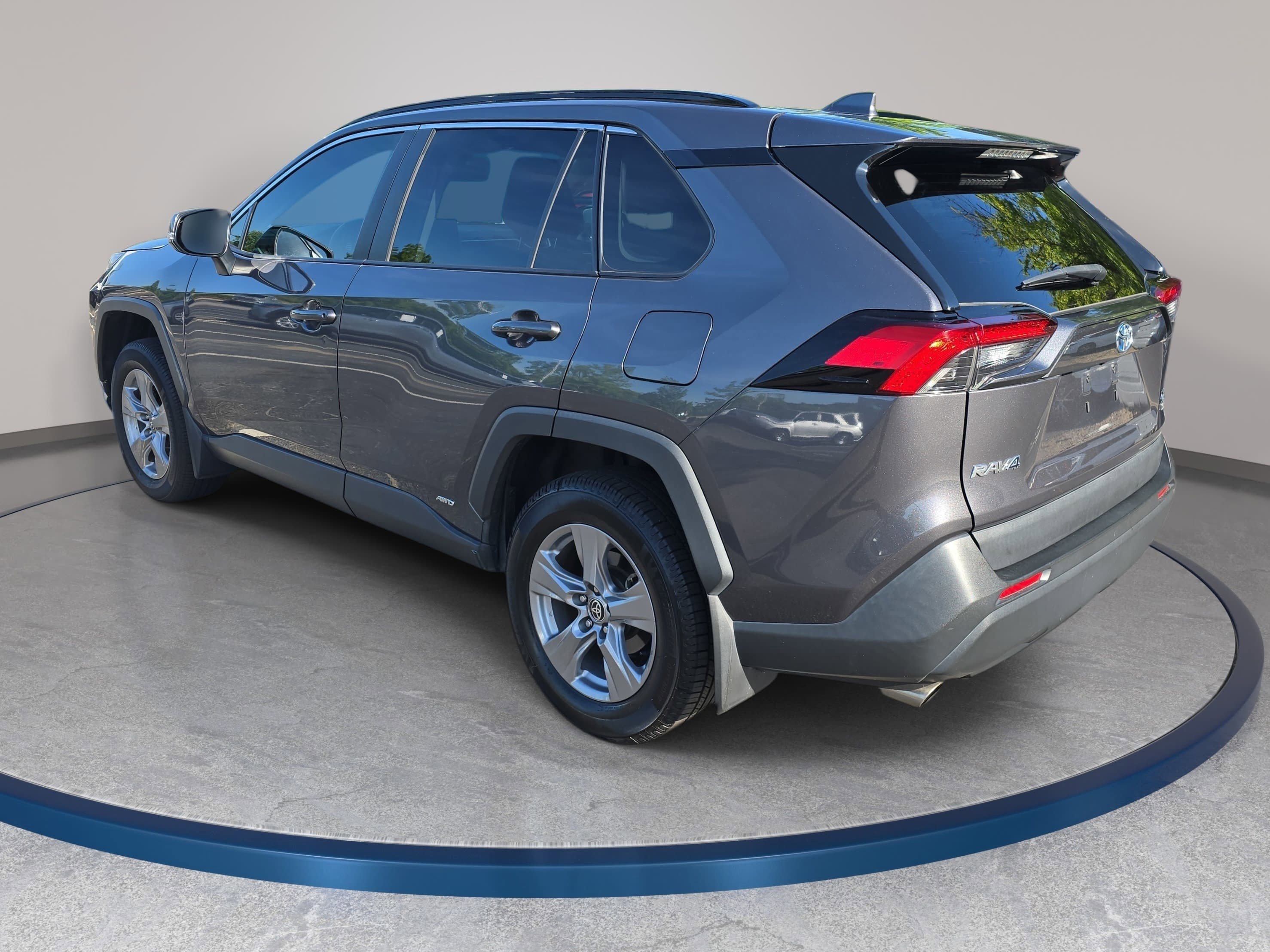Used 2022 Toyota RAV4 XLE AWD/4WD image 7