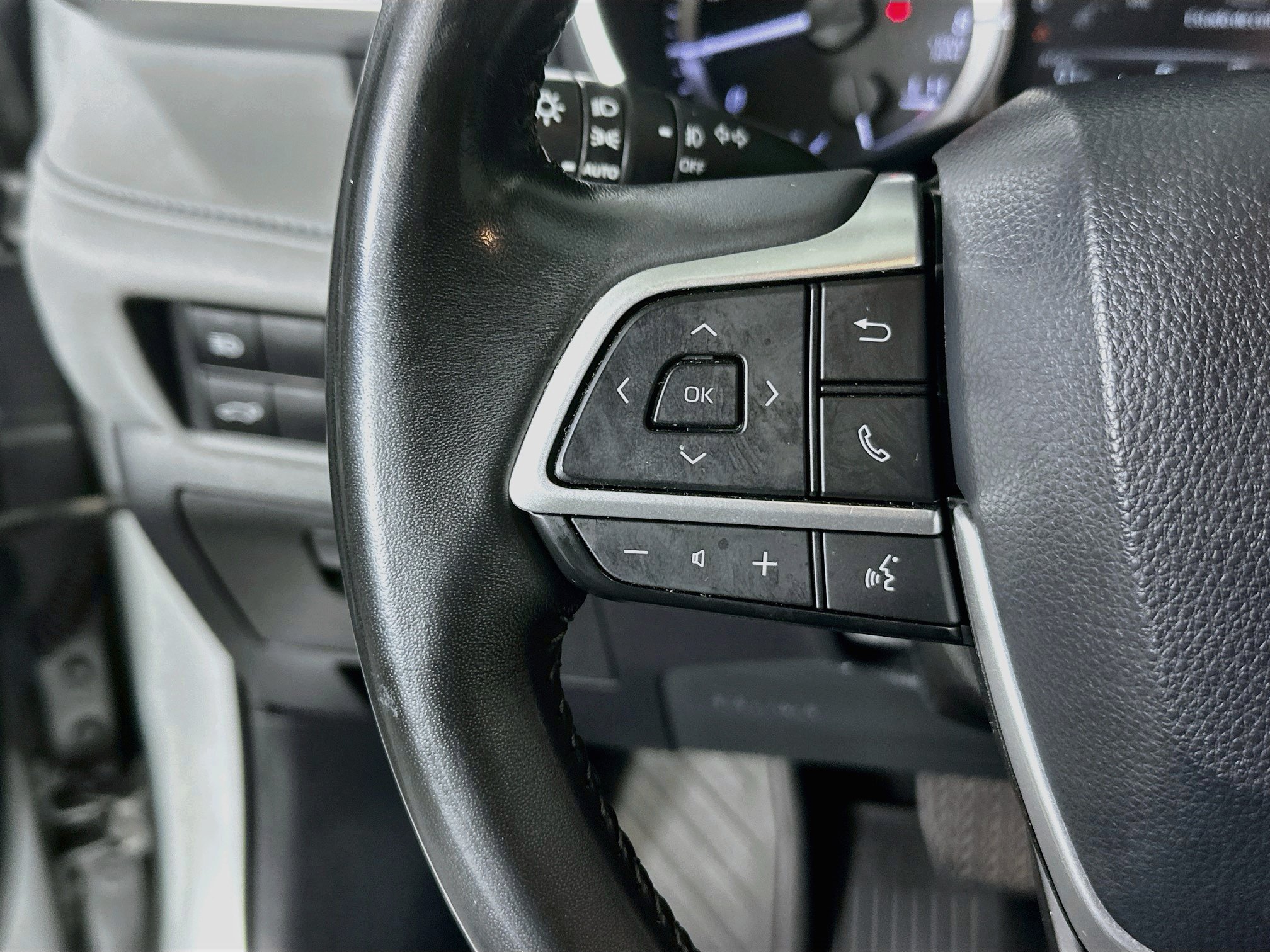 Used 2023 Toyota Highlander XLE FWD image 16