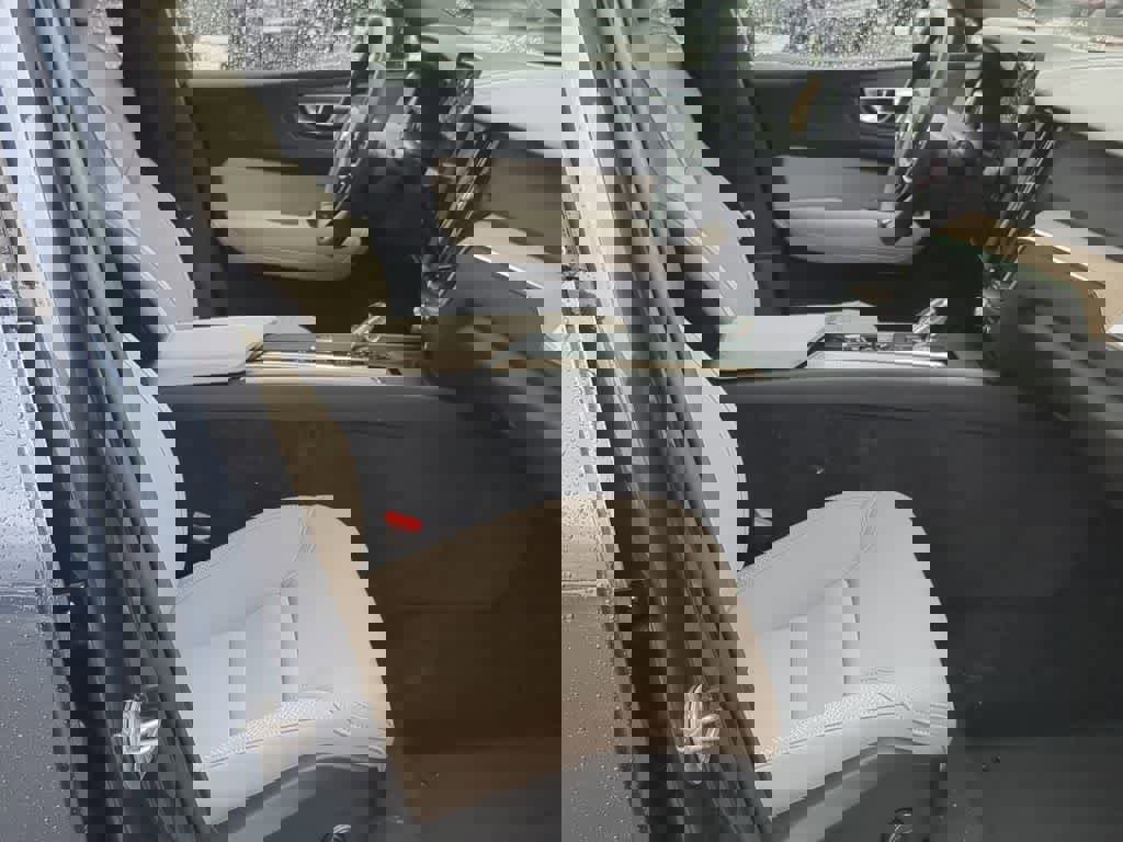 New 2026 Volvo XC60 B5 Plus w/ Protection Package Premier image 20