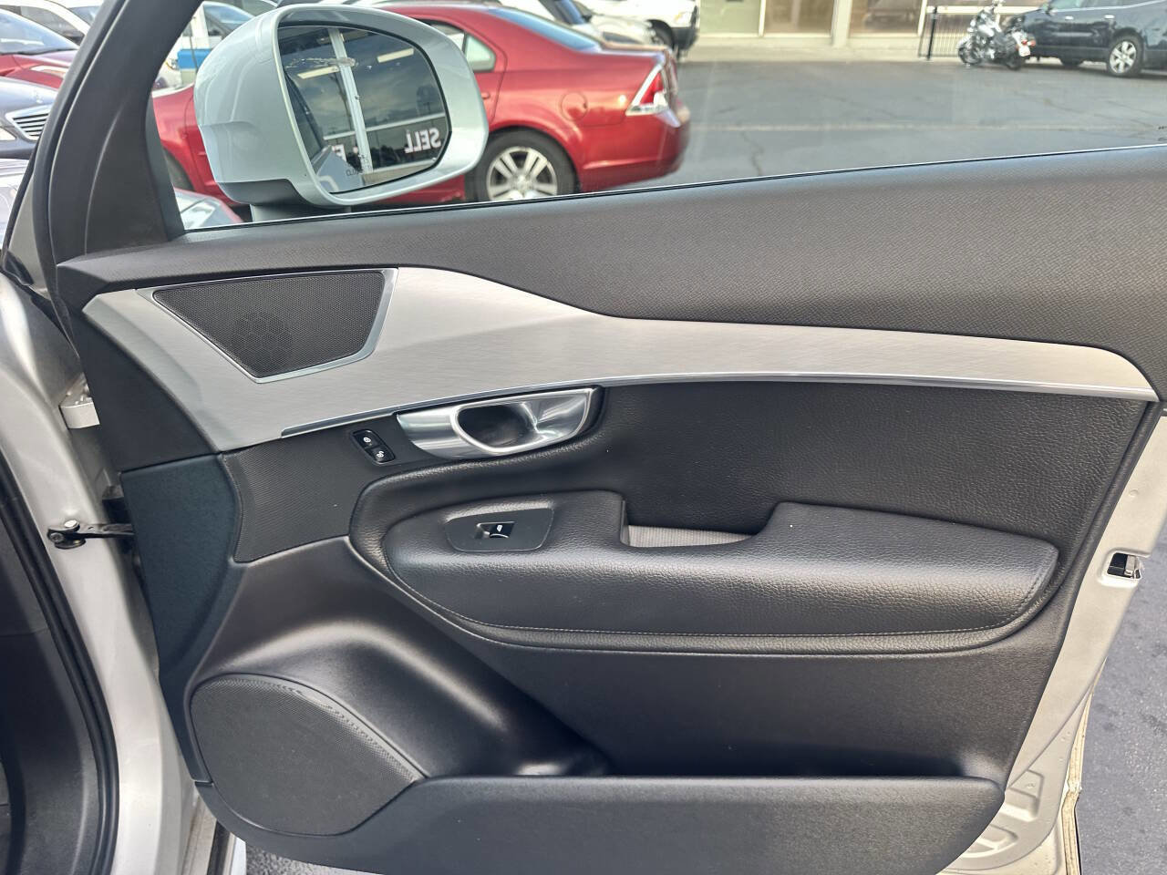 Used 2016 Volvo XC90 T5 Momentum image 24