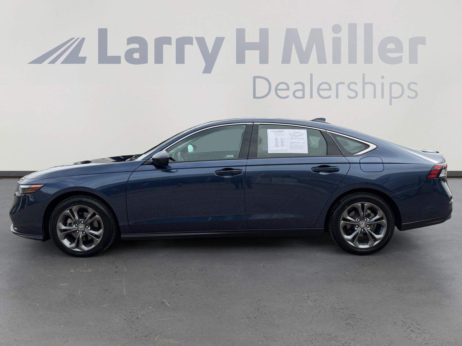 Used 2023 Honda Accord EX image 2