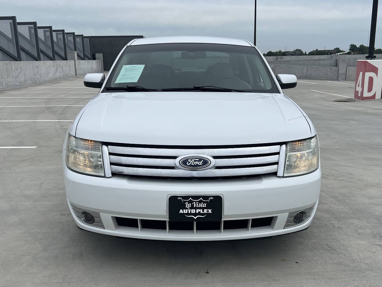Used 2008 Ford Taurus SEL FWD image 3
