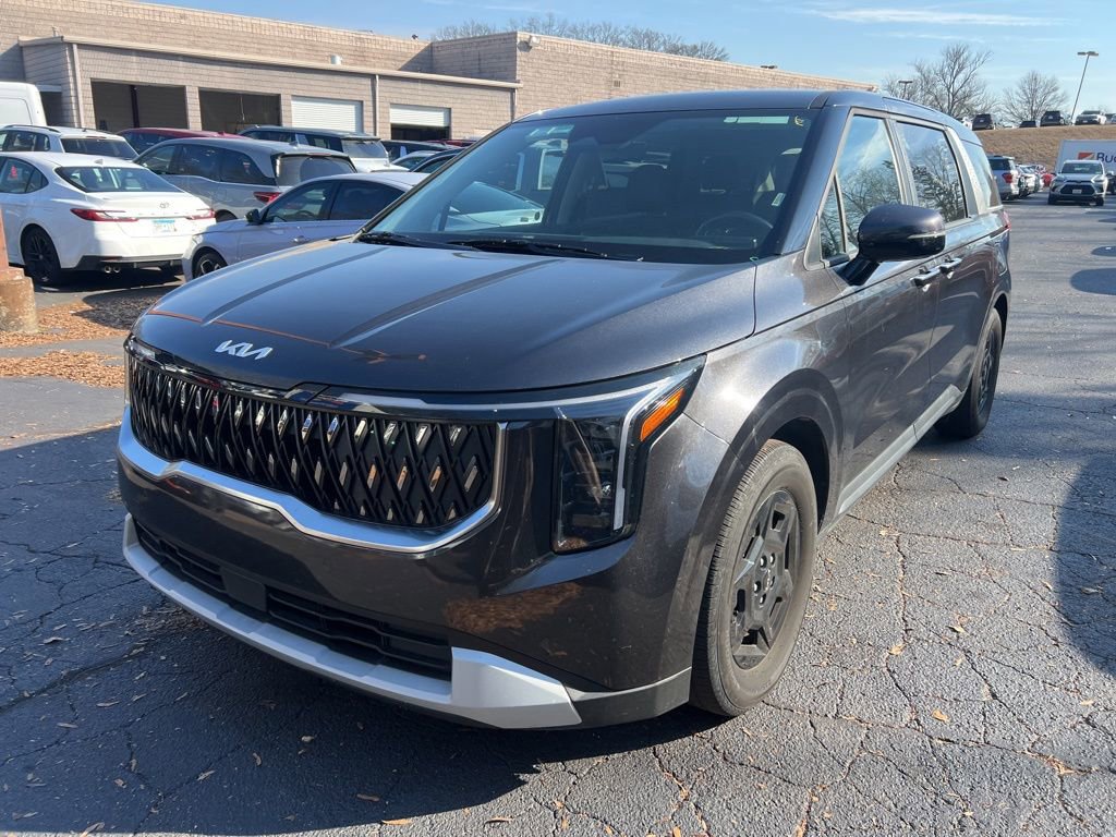 Used 2025 Kia Carnival image 1