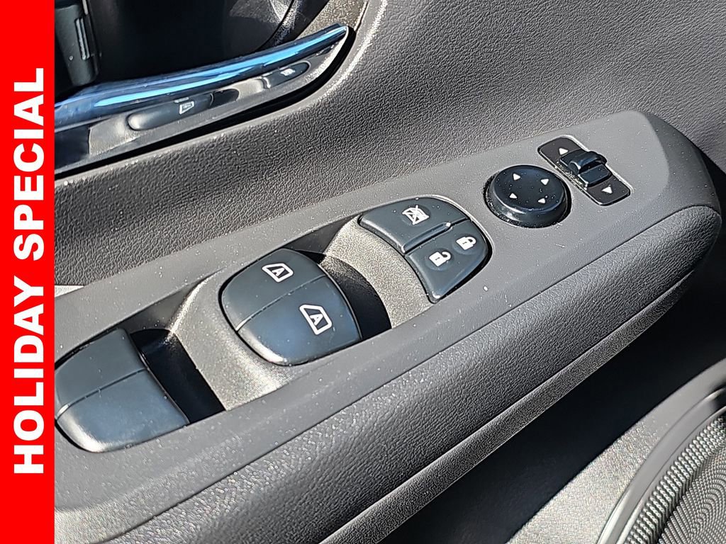 Used 2021 Nissan Kicks SR w/ SR Premium Package image 27