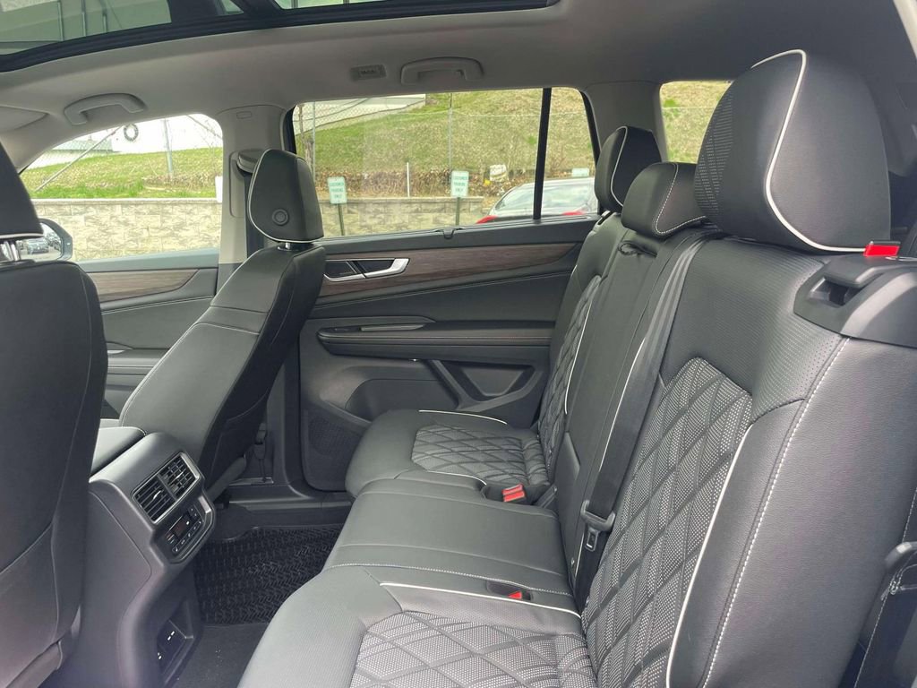 New 2026 Volkswagen Atlas SE image 12